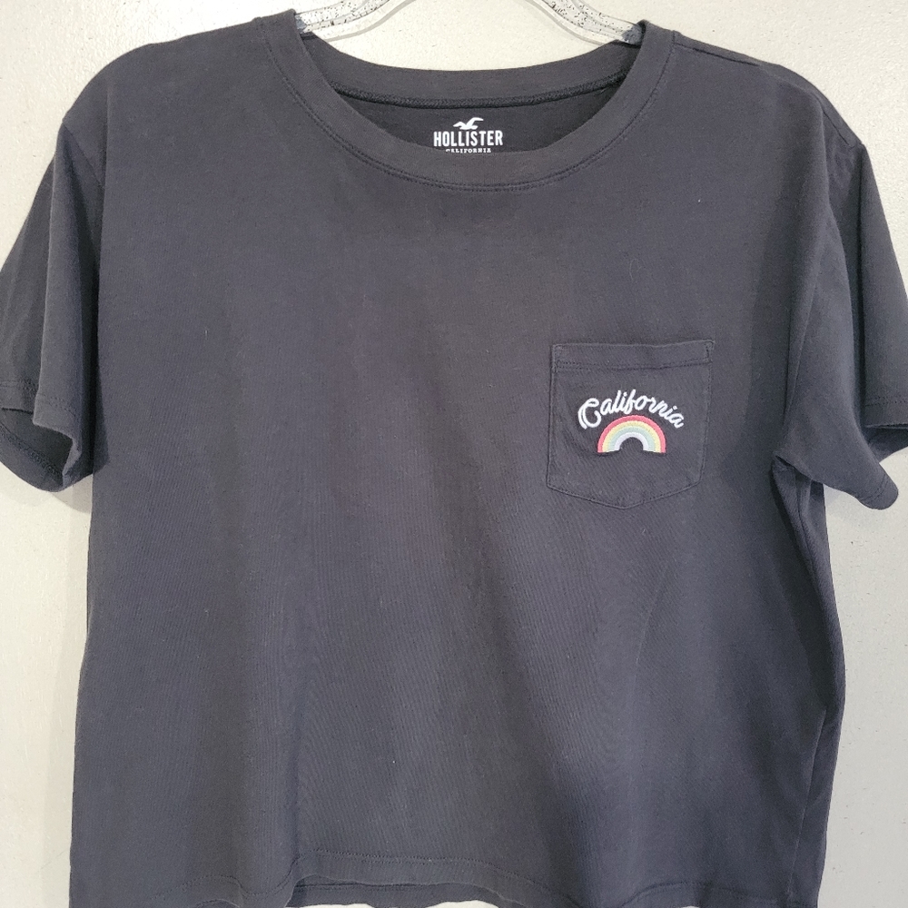 Hollister Cropped Top with Little Pocket and Rainbow
